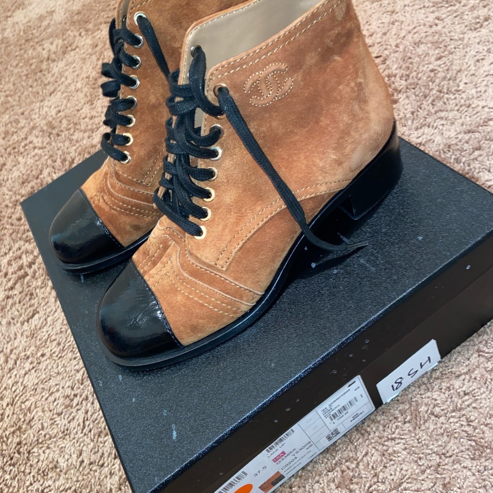 Women’s Boot - Picture 3 of 3